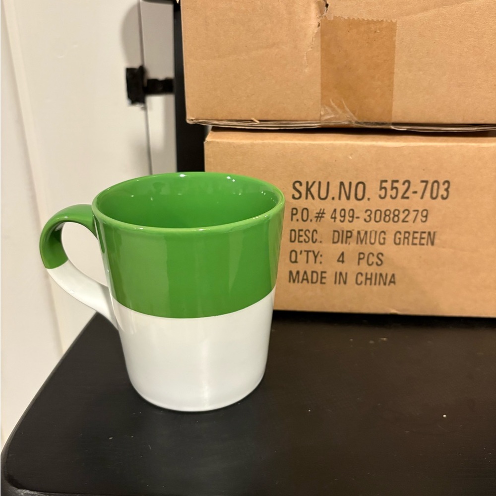 Crate&Barrel Modern Green and White Dining Mug set of 4